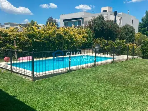 Casa 4 ambientes con 2 baños