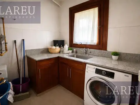 Casa 7 ambientes con 3 baños