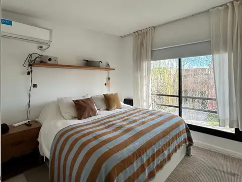 Casa en Alquiler con 1 cochera