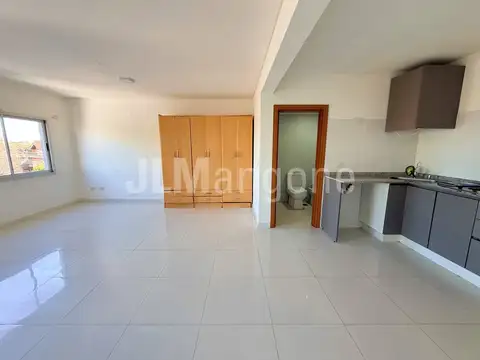 Departamento en Alquiler en Villa Luzuriaga, $ 400.000