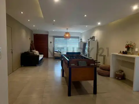 Casa 5 ambientes con 3 baños