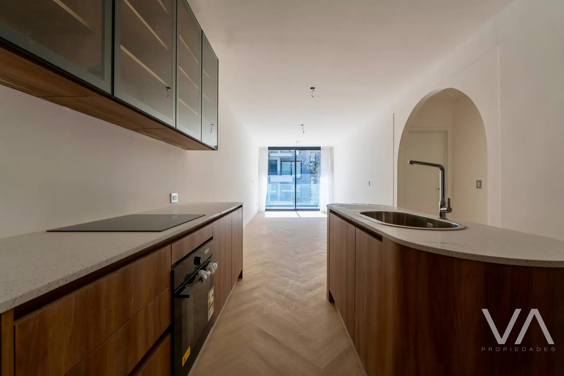 Moderno departamento de 3 ambientes a estrenar. Cochera. Zona Güemes.