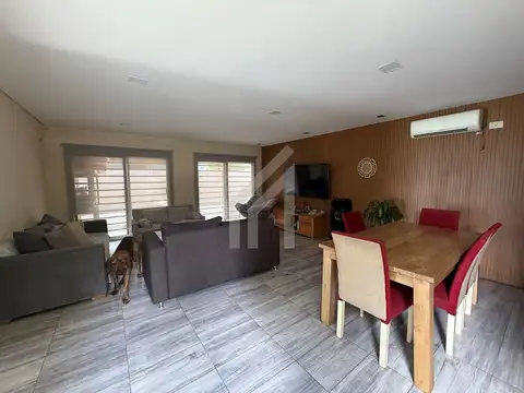 Casa 3 ambientes con 2 baños