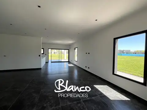 Casa 5 ambientes con 3 baños