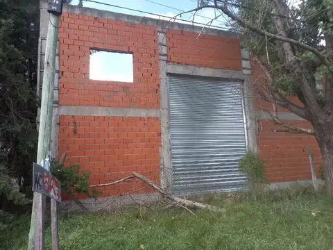 TRES GALPONES TERMINADOS EN VENTA SOBRE ACCESO OESTE, MORENO