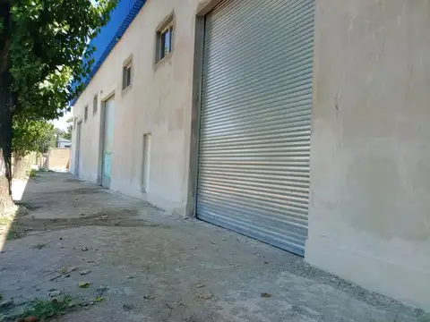 TRES GALPONES TERMINADOS EN VENTA SOBRE ACCESO OESTE, MORENO