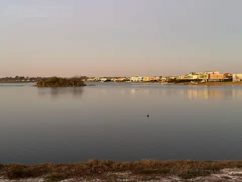 Terreno al lago en venta en el Barrio Marinas, Puertos / Escobar