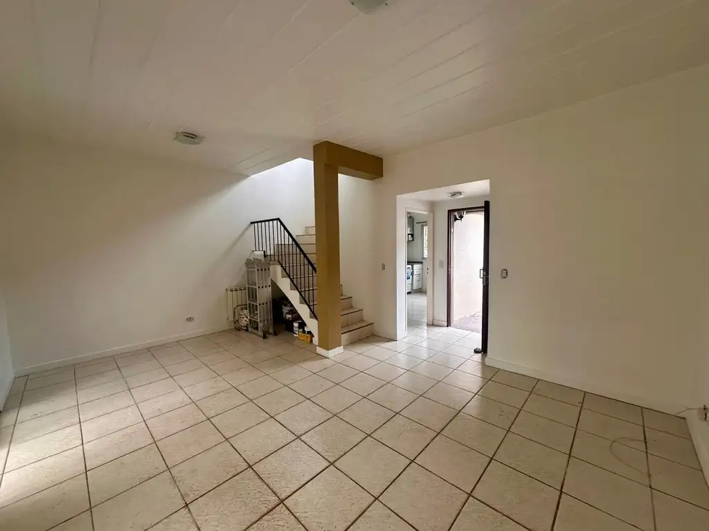 Casa en Alquiler con cochera