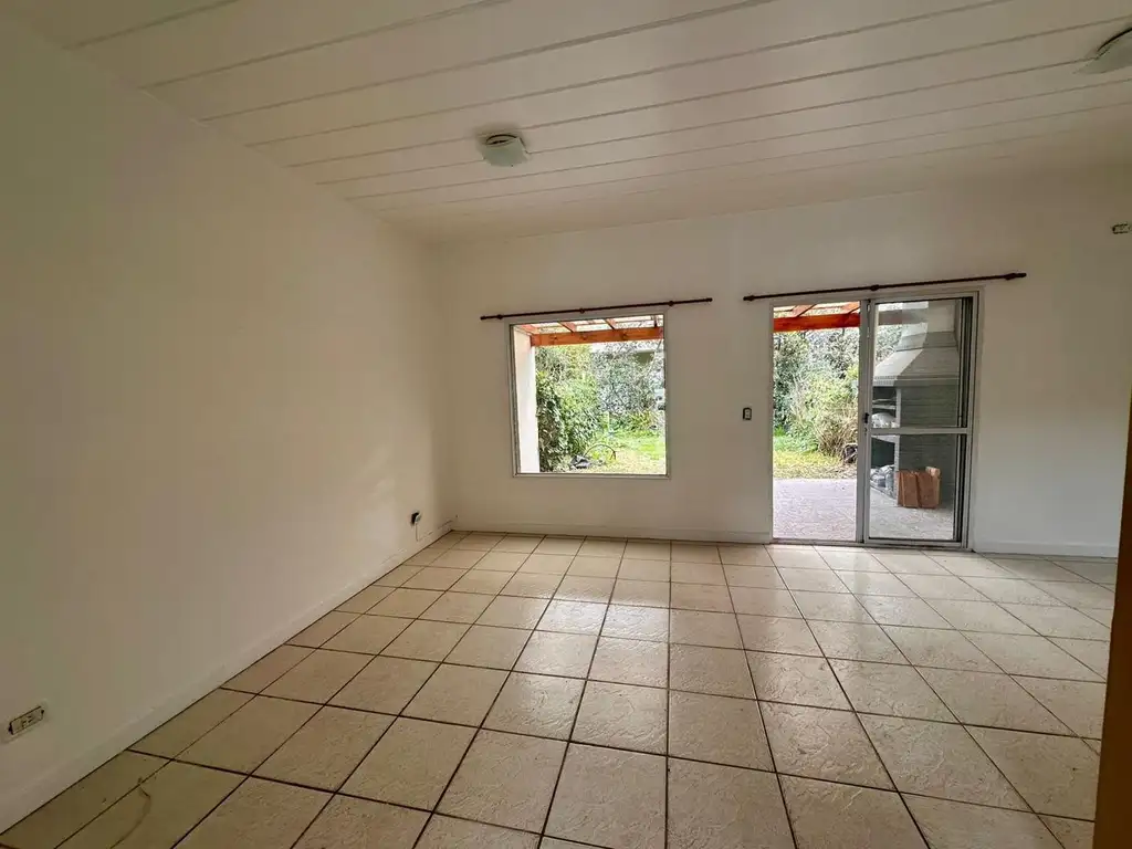 Casa en Alquiler - 2 dormitorios -