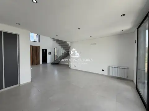 Casa 4 ambientes con 3 baños