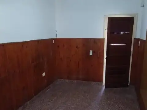 Casa 5 ambientes con 1 baño