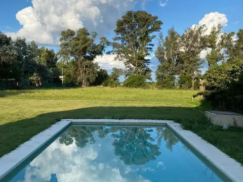Casa en Alquiler con 1 cochera