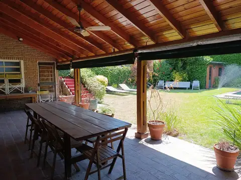 Casa 6 ambientes con 3 baños