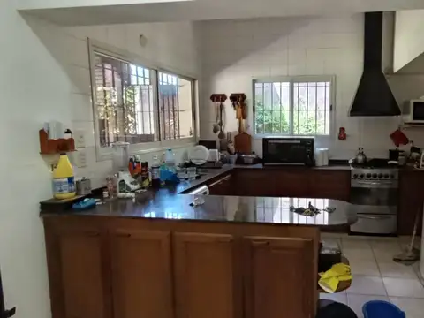 Casa en Venta con 3 cocheras