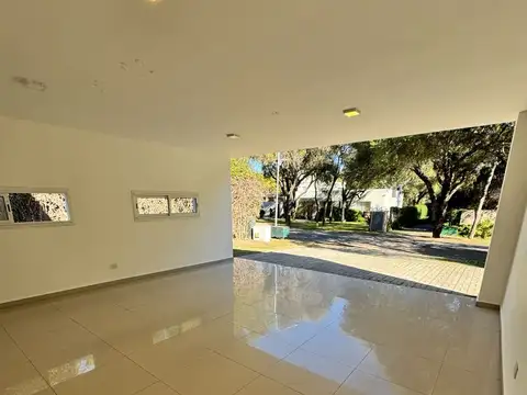 Casa 5 ambientes con 5 baños
