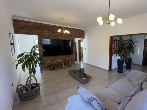 Casa 6 ambientes con 3 baños