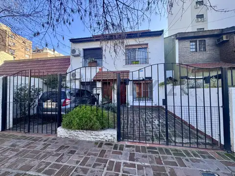 DUPLEX 4 AMBIENTES CON COCHERA EN VENTA EN CENTRO DE CASEROS