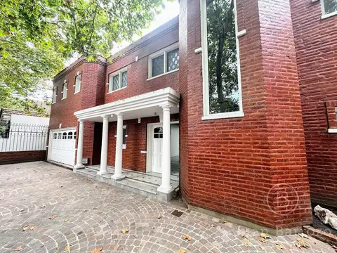 Casa 6 ambientes con 4 baños