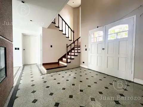 Venta de casa con 5 dormitorios en exclusiva zona de Lomas de Zamora Oeste.