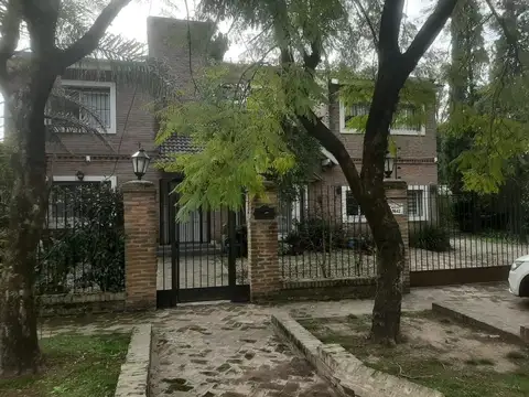 CASA EN MORENO, EXCELENTE UBICACION
