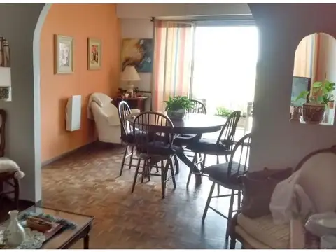 Excelente departamento 3 ambientes con amplio balcón,piso 14., vista al hipódromo 