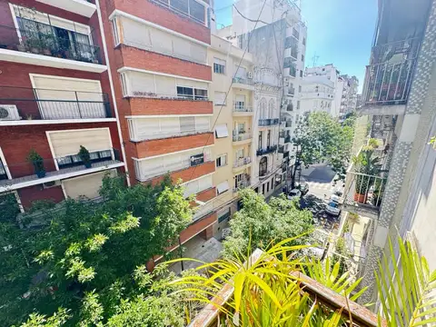 Departamento  3 ambientes con balcon al frente Luminso en Barrio Norte