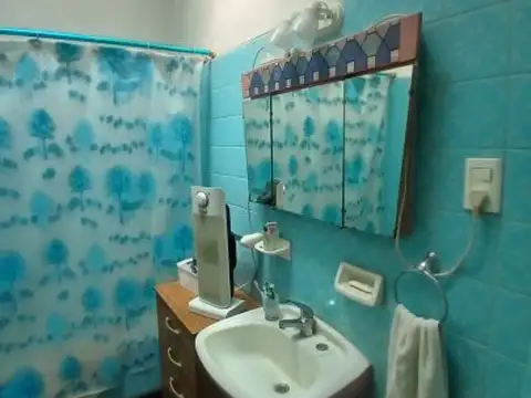 Casa 6 ambientes con 1 baño
