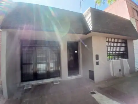 Casa de 2 Dormitorios  en Alquiler