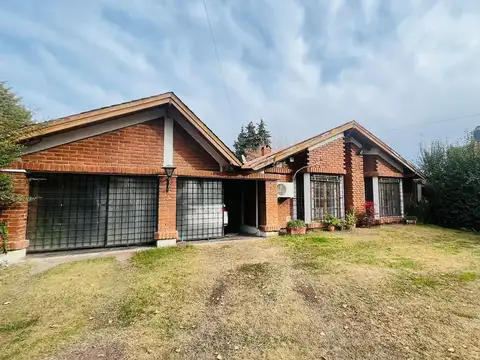 Casa en venta Coquimbito Maipú 3 dormitorios piscina y cochera doble 