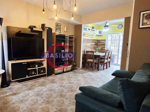 Casa 4 ambientes con 1 baño