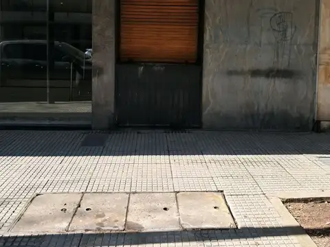 Departamento dos ambientes al frente con patio