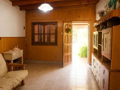 Casa en Alquiler con 2 cocheras