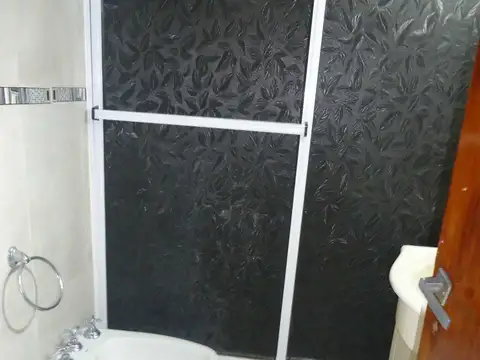 ALQUILER DE CASA CON JARDIN