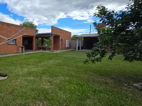 Casa en Venta con 2 cocheras