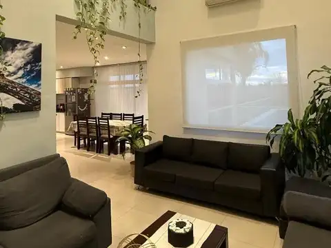 CASA EN VENTA TERRAVISTA 4 DORMS PLAYROOM SIN VECINOS