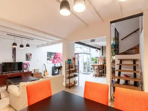 Imperdible! Divino PH con todo el encanto en venta en el centro de San Isidro.