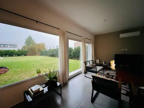 Av de los Lagos  al 100