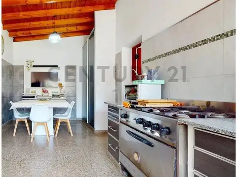 Casa 6 ambientes con 3 baños