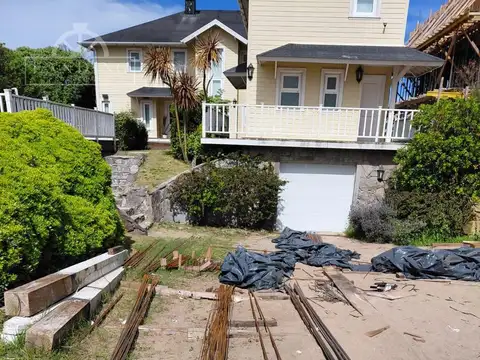 Casa 6 ambientes con 5 baños