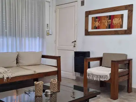 Casa 6 ambientes con 2 baños