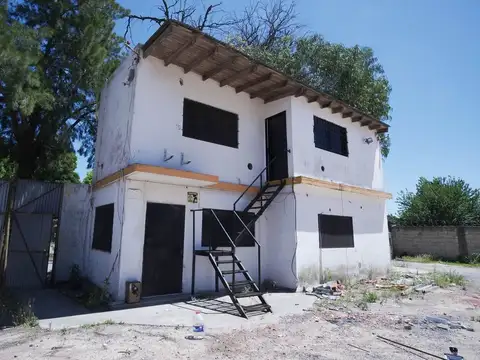 LOTE EN VENTA LA PLATA CON GALPÓN Y OFICINAS