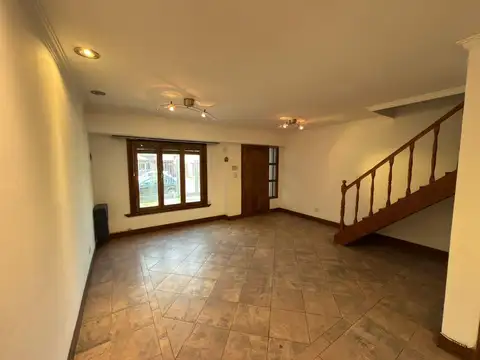 Depto Tipo Casa en Alquiler de 4 ambientes
