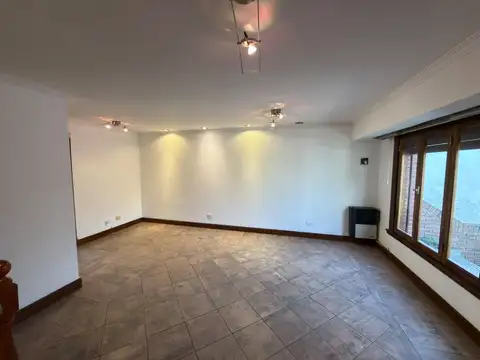 Depto Tipo Casa en Alquiler de 3 dormitorios