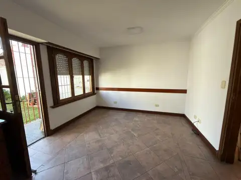 Depto Tipo Casa en Alquiler con 1 cocheras