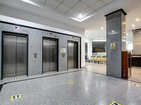 Oficina 7 ambientes con 4 baños