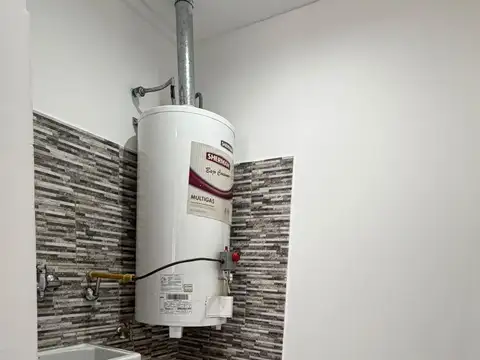 Depto Tipo Casa en Alquiler en Monte Castro, $ 1.500.000
