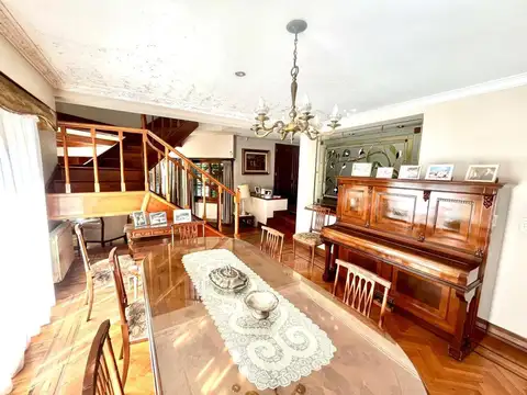 Casa en Venta con 4 cocheras