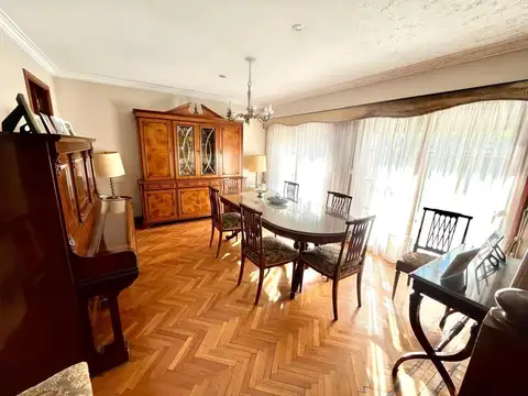 Casa 4 ambientes con 5 baños