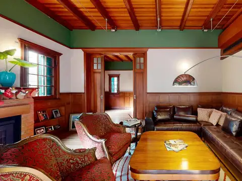 Casa 10 ambientes con 4 baños