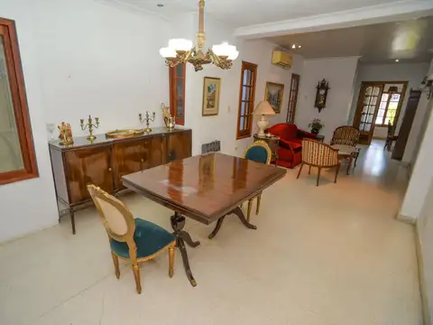 Casa Venta 4 dormitorios/ cochera/Barrio Candioti